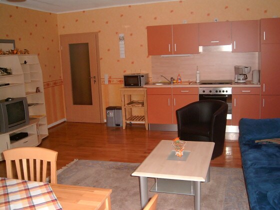  - Der Wohn-_Essbereich mit Blick auf die Küche